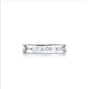 Tiffany & co. Classic logo ring